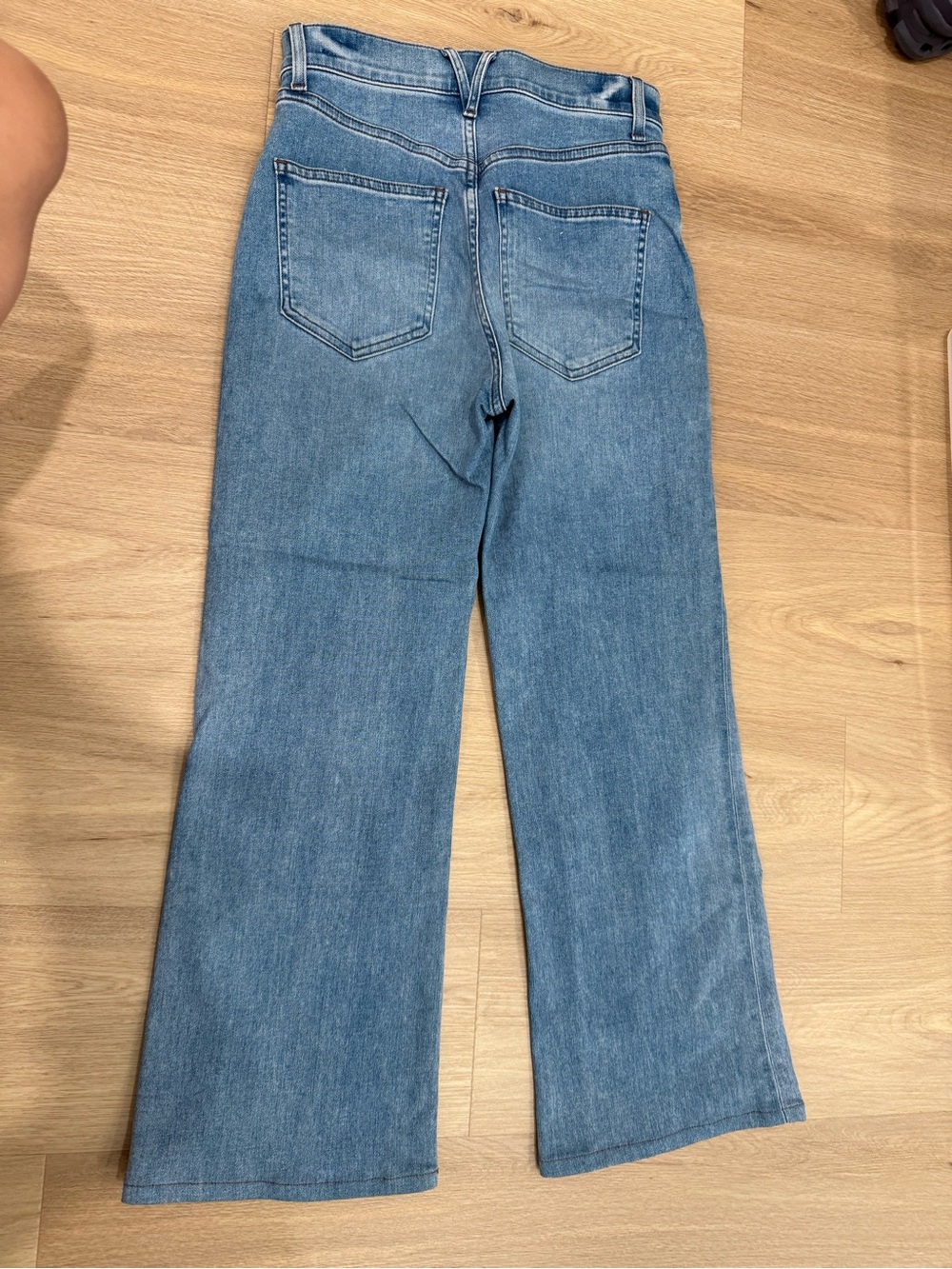 Veronica Beard Light Blue Wide-Leg Jeans with Front Patch Pockets - Picture 3 of 5